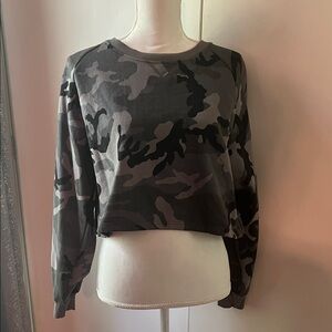 Zero Foxtrot fleece lined Camo Print Cropped Sweatshirt